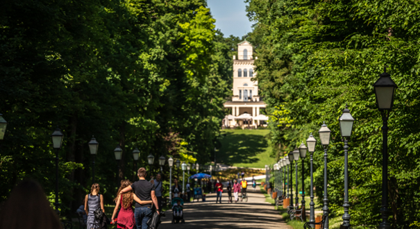 Što je urbano ozelenjivanje (i kako stvara gradove budućnosti)?
